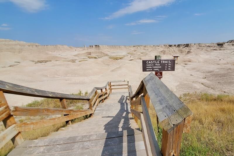 Where to start hiking the castle trail from fossil exhibit trail parking lot. badlands national park. south dakota travel blog