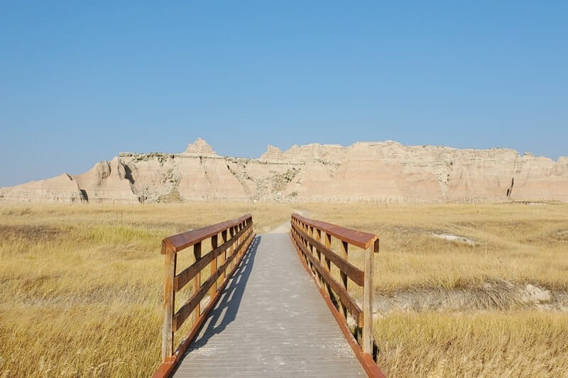 Where to start hiking the castle trail from old northeast road parking to door window notch. badlands national park. south dakota travel blog