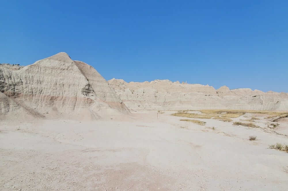 saddle pass trail to castle trail. hiking the castle trail from saddle pass parking lot. badlands national park. south dakota travel blog