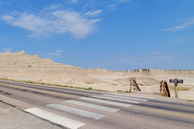 hiking castle trail parking. badlands national park hiking. where to start hiking castle trail. possible to hike to medicine root loop trail. south dakota travel blog