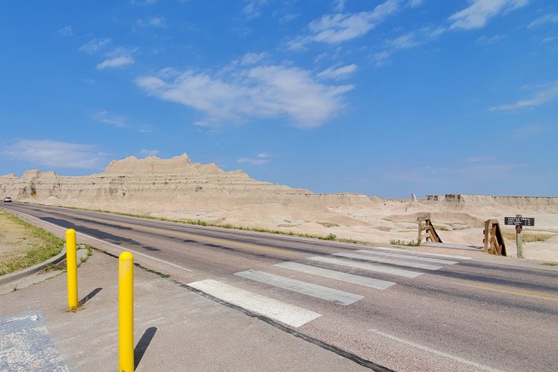 hiking castle trail parking. badlands national park hiking. where to start hiking castle trail. possible to hike to medicine root loop trail. south dakota travel blog