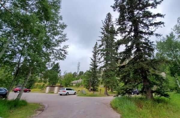 Getting to Little Devils Tower Trailhead parking along Needles Highway. custer state park. south dakota travel blog