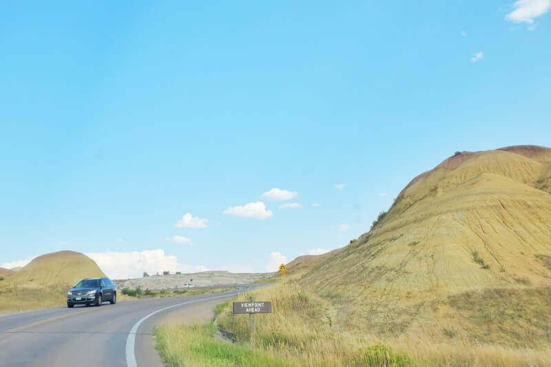 Where to see yellow badlands in South Dakota: Scenic drive along Badlands Loop Road in Badlands National Park. sd travel blog