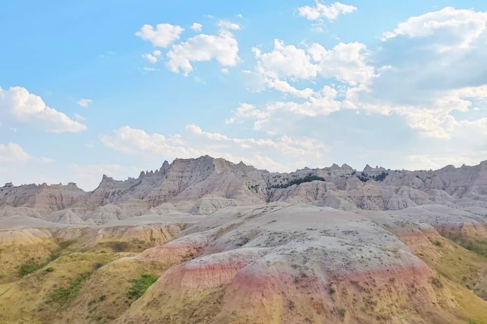 Where to see yellow badlands in South Dakota: Scenic drive along Badlands Loop Road in Badlands National Park. sd travel blog