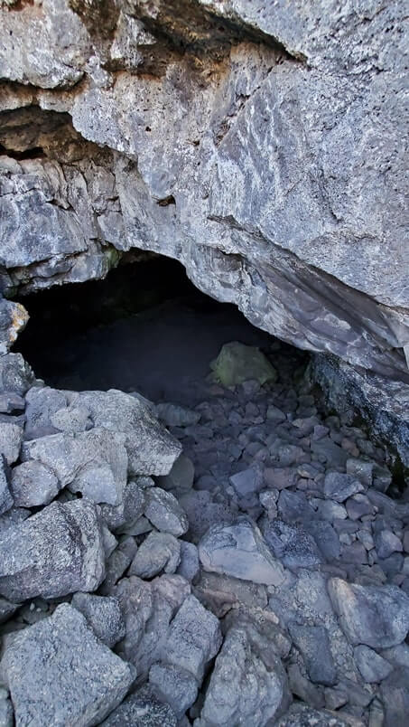 Beauty Cave: Where to see a lava tube in Idaho. Craters of the moon lava tube. Craters of the moon caves in Idaho. idaho travel blog