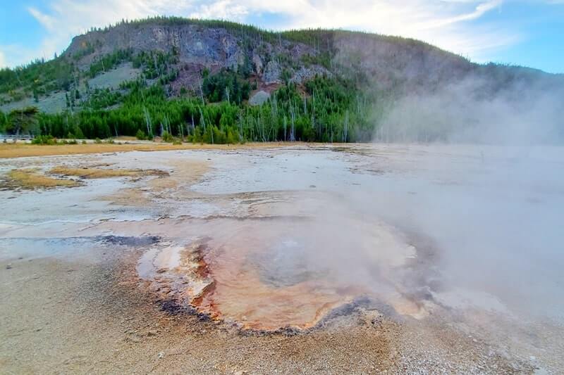Black Sand Basin trail. yellowstone wyoming travel blog
