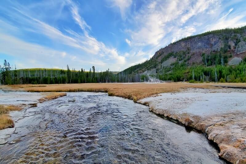 black sand basin trail to iron spring creek. yellowstone wyoming travel blog