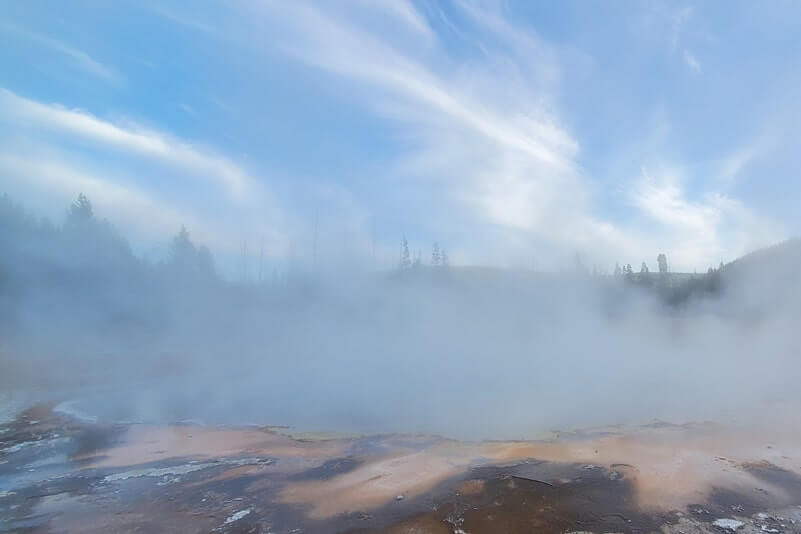 Black Sand Basin weather. yellowstone steam. wyoming travel blog