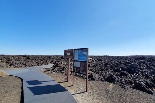 Where to start hike to Dewdrop Cave. dewdrop cave trailhead. craters of the moon. idaho travel blog