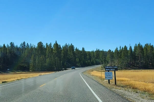 Driving Firehole Lake Drive to Firehole Spring. yellowstone wyoming travel blog