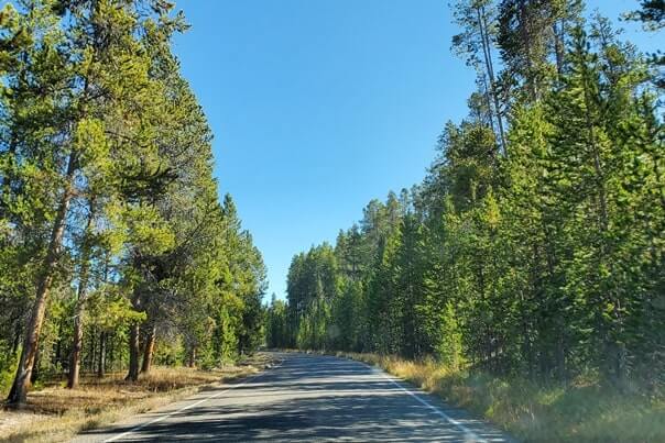 Driving Firehole Lake Drive to Firehole Spring. yellowstone wyoming travel blog