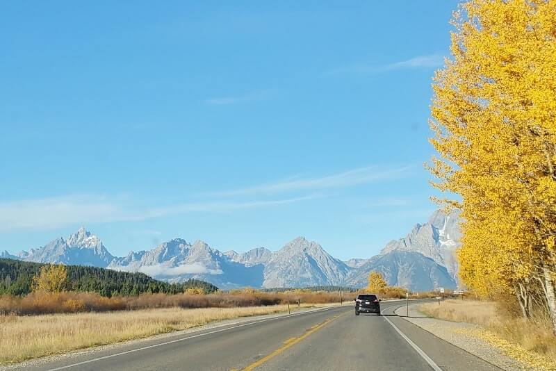 Driving the 42-mile scenic loop road in Grand Teton National Park: Driving through Grand Teton National Park from oxbow bend to jackson lake dam, north to south. wyoming travel blog