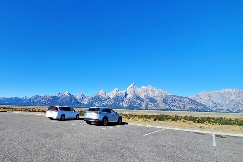Driving the 42-mile scenic loop road in Grand Teton National Park: Parking spots while driving through Grand Teton National Park - Teton Point turnout. wyoming travel blog