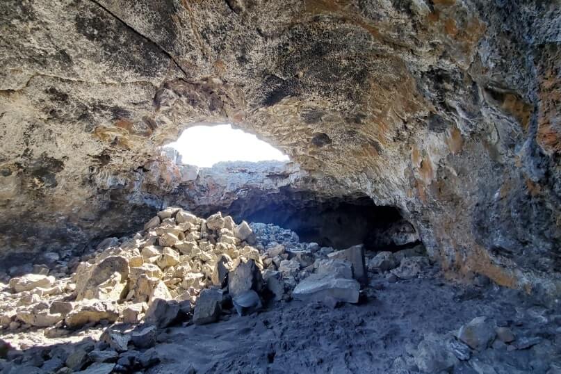 Indian Tunnel: Craters of the moon tunnel. Craters of the moon lava tube caves in Idaho. idaho travel blog