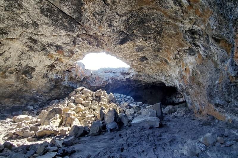 Indian Tunnel: Craters of the moon tunnel. Craters of the moon lava tube caves in Idaho. idaho travel blog