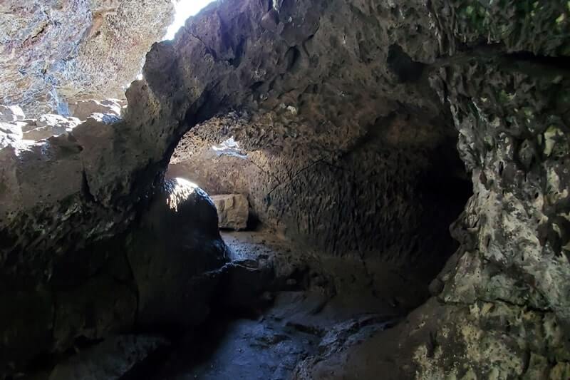 Indian Tunnel: Craters of the moon tunnel. Craters of the moon lava tube caves in Idaho. idaho travel blog