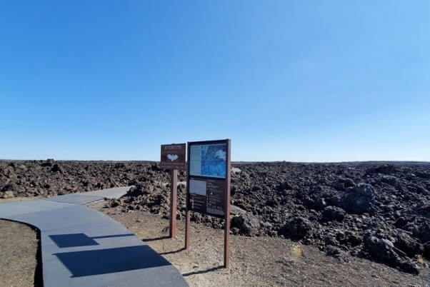 Where to start hike to Indian Tunnel. indian tunnel trailhead. craters of the moon. idaho travel blog
