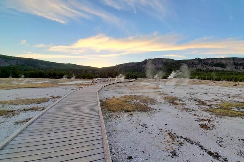 biscuit basin trail to jewel geyser. yellowstone wyoming travel blog
