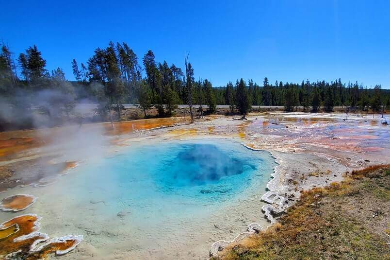 Fountain Paint Pot Trail to silex spring to Leather Pool. yellowstone wyoming travel blog