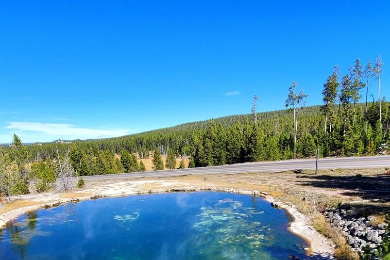 fountain pots trail to leather pool. yellowstone wyoming travel blog