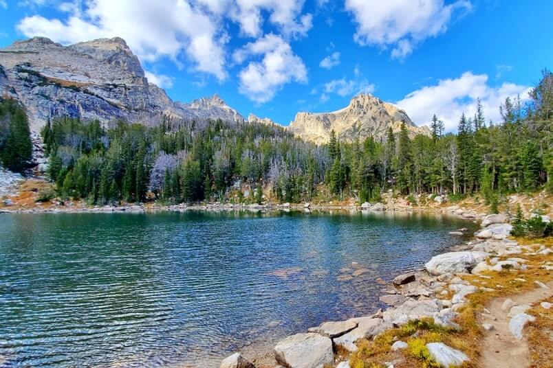 One day in Grand Teton National Park: best hiking in grand teton - hike the surprise lake trail from lupine meadows trailhead. best things to do in grand teton in one day. wyoming national parks travel blog