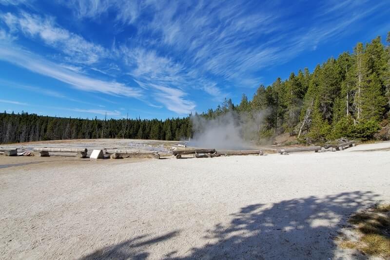 Hiking to Solitary Geyser: observation point trail to solitary geyser. yellowstone geyser hiking. wyoming travel blog