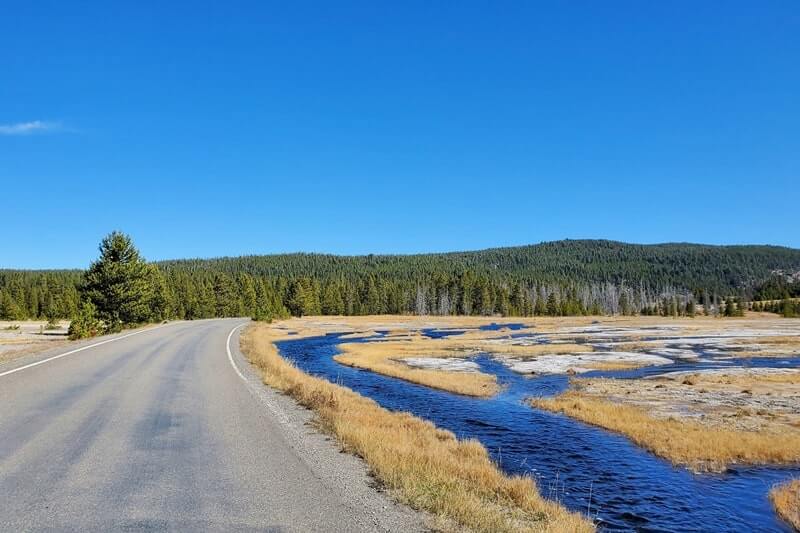 Driving Firehole Lake Drive from white dome geyser. yellowstone wyoming travel blog