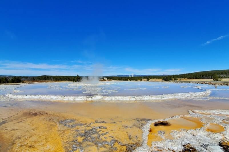 Driving Firehole Lake Drive to great fountain geyser to white dome geyser. yellowstone wyoming travel blog