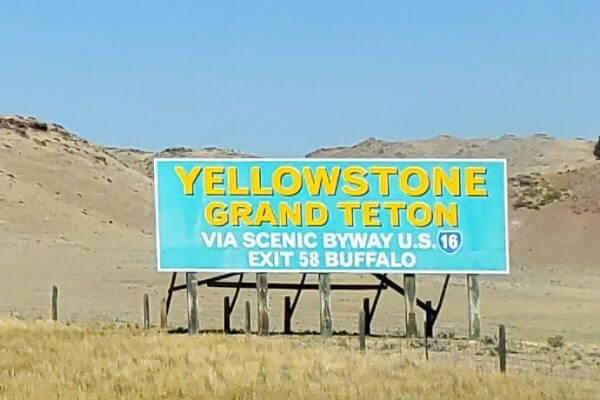 7 days in Wyoming road trip: devils tower to yellowstone. scenic route US-16. buffalo to tensleep. wyoming travel blog