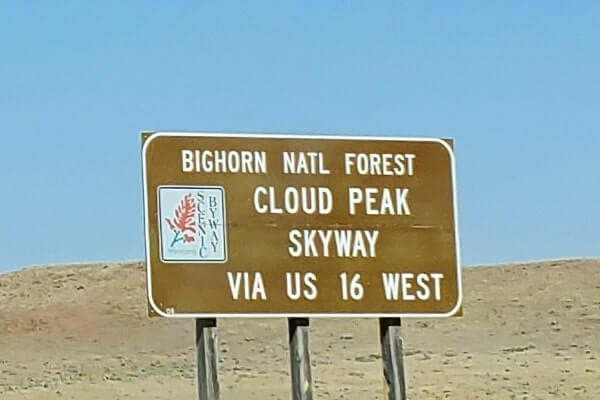 7 days in Wyoming road trip: devils tower to yellowstone. cloud peak skyway. scenic route US-16 west. buffalo to tensleep. wyoming travel blog