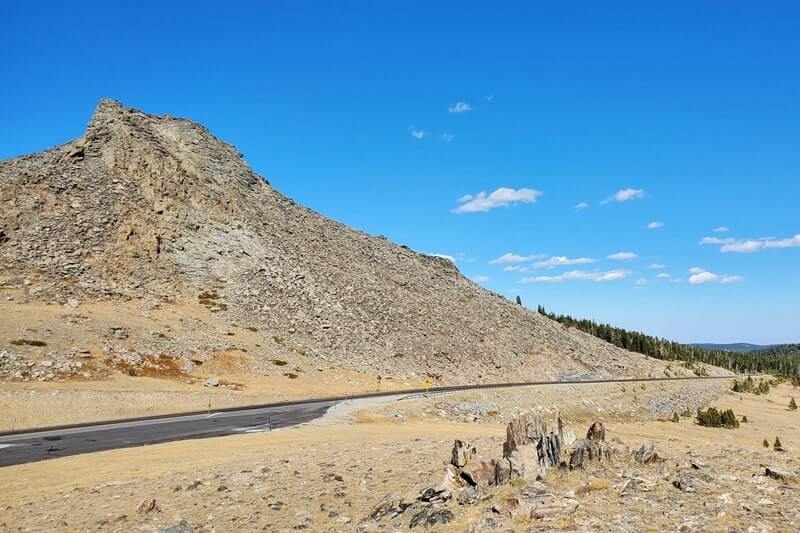 7 days in Wyoming road trip: devils tower to yellowstone. cloud peak skyway. buffalo to tensleep. wyoming travel blog