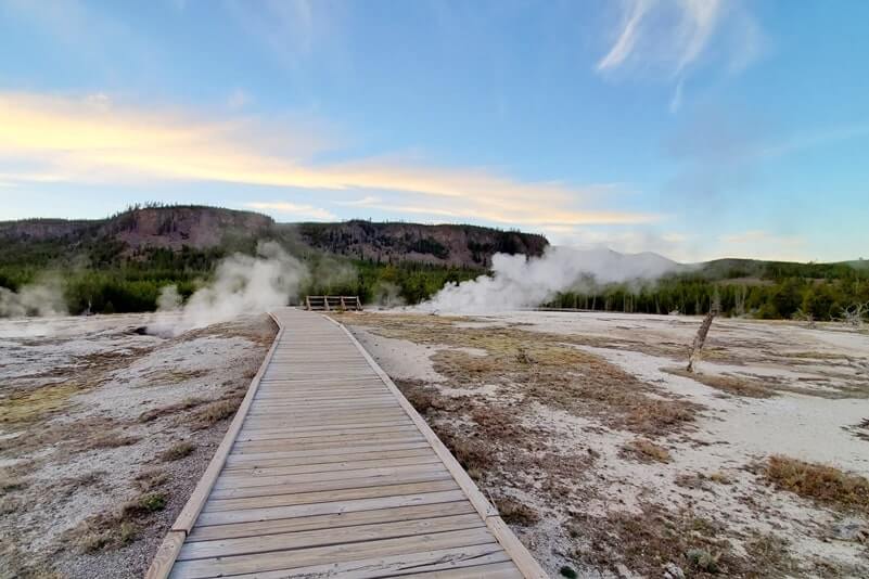 biscuit basin trail to avoca spring. yellowstone wyoming travel blog