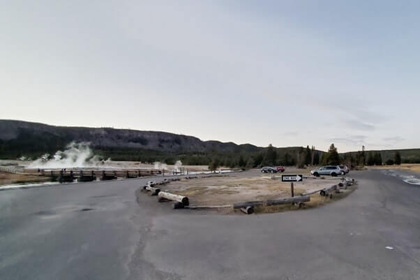 avoca spring trailhead parking. yellowstone wyoming travel blog