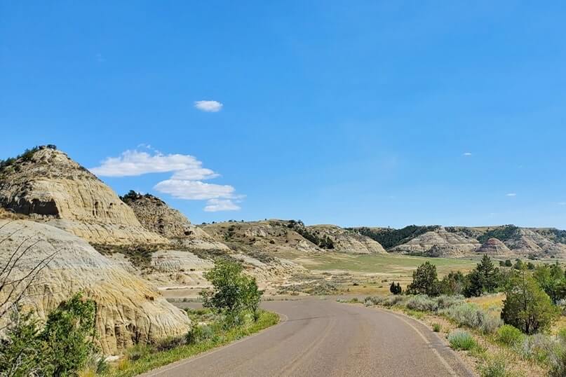 south unit scenic drive from badlands overlook. theodore roosevelt national park. north dakota travel blog.