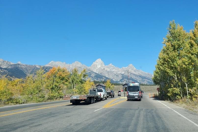 cascade canyon turnout. grand teton national park entry. wyoming travel blog