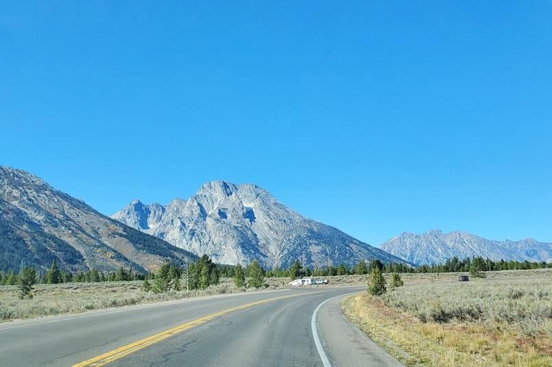 driving the teton park road to cascade canyon turnout. grand teton scenic loop drive. wyoming travel blog