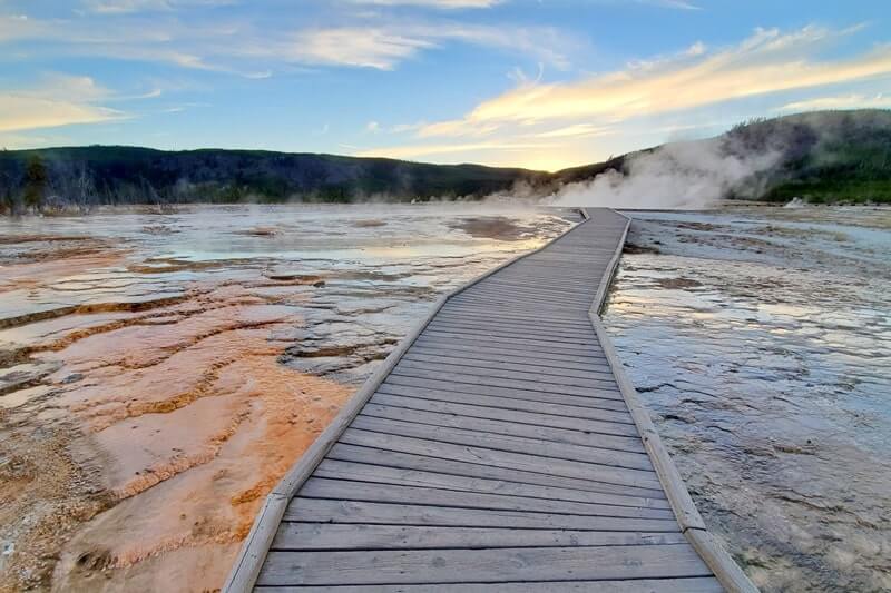 biscuit basin trail to sapphire pool. yellowstone wyoming travel blog