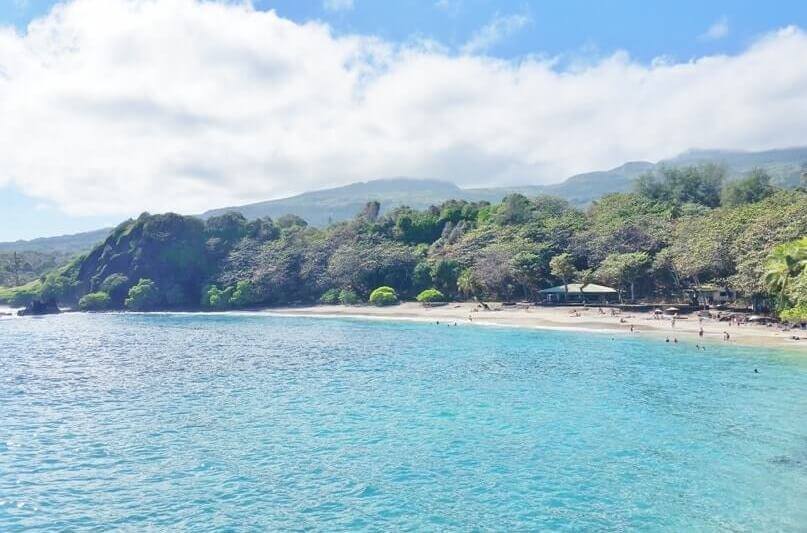 Things to do in Hana: hana overlook. hamoa beach overlook. maui hawaii travel blog