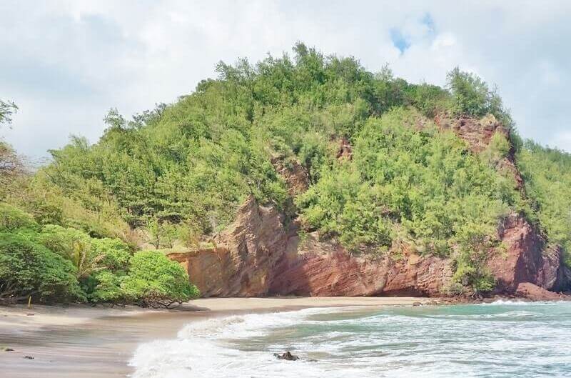 Things to do in Hana: hana beach. koki beach. maui hawaii travel blog
