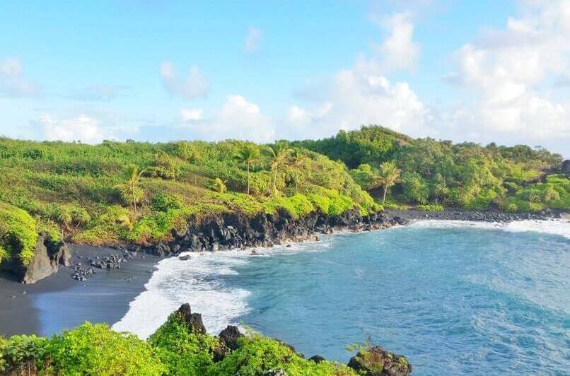 Things to do in Hana: hana black sand beach. hana state park. waianapanapa state park. maui hawaii travel blog