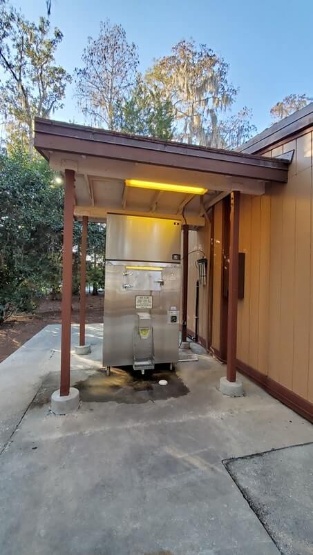 Does Fort Wilderness campground have ice? ice machine near comfort station. Disney World campground ice. florida travel blog