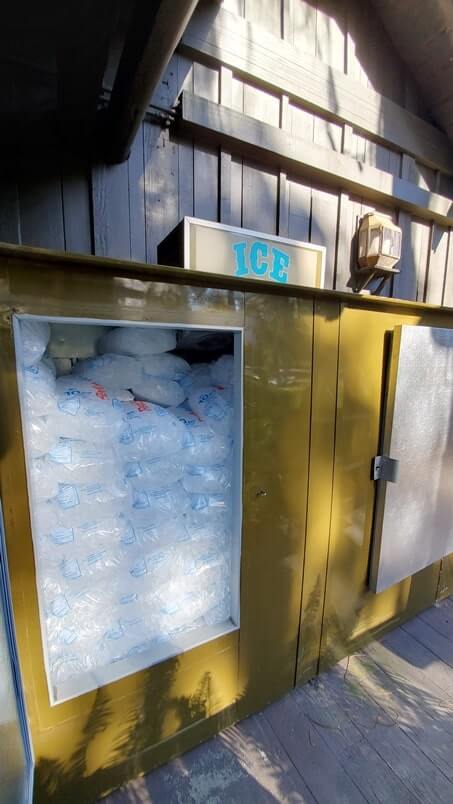 Does Fort Wilderness campground have ice? where to buy ice at fort wilderness campground store. meadow trading post ice. Disney World campground ice. florida travel blog