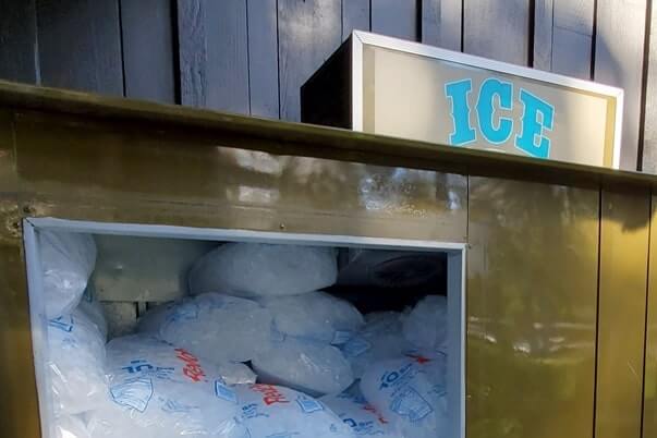 Does Fort Wilderness campground have ice? where to buy ice at fort wilderness campground store. meadow trading post ice. Disney World campground ice. florida travel blog