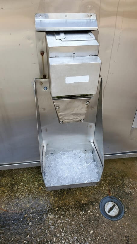 Does Fort Wilderness campground have ice? ice machine near comfort station. Disney World campground ice. florida travel blog