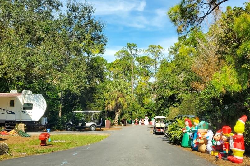 Fort Wilderness in December. Fort Wilderness campsite holiday decorations disney. florida travel blog