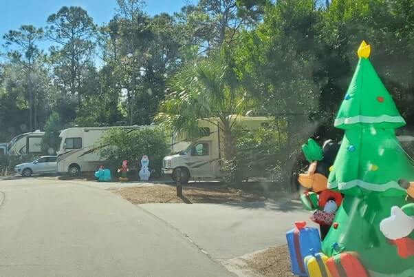 Fort Wilderness in December. Fort Wilderness campsite holiday decorations disney. florida travel blog