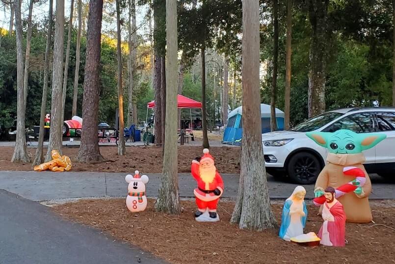 Fort Wilderness in December. Fort Wilderness campsite holiday decorations disney. florida travel blog