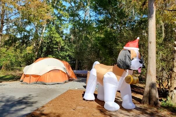 Fort Wilderness in December. Disney World in December. Disney World holiday activities. Fort Wilderness holiday decorations at campsite. tent camping. florida travel blog