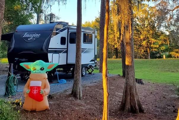 Fort Wilderness in December. Disney World in December. Disney World holiday activities. Fort Wilderness holiday decorations at campsite. RV camping. florida travel blog