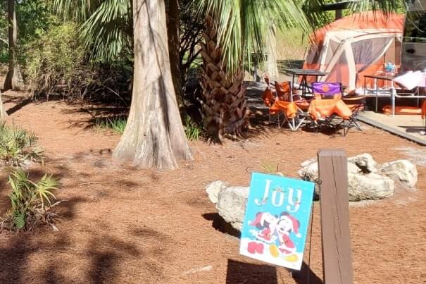 Fort Wilderness in December. Disney World in December. Disney World holiday activities. Fort Wilderness holiday decorations at campsite. florida travel blog